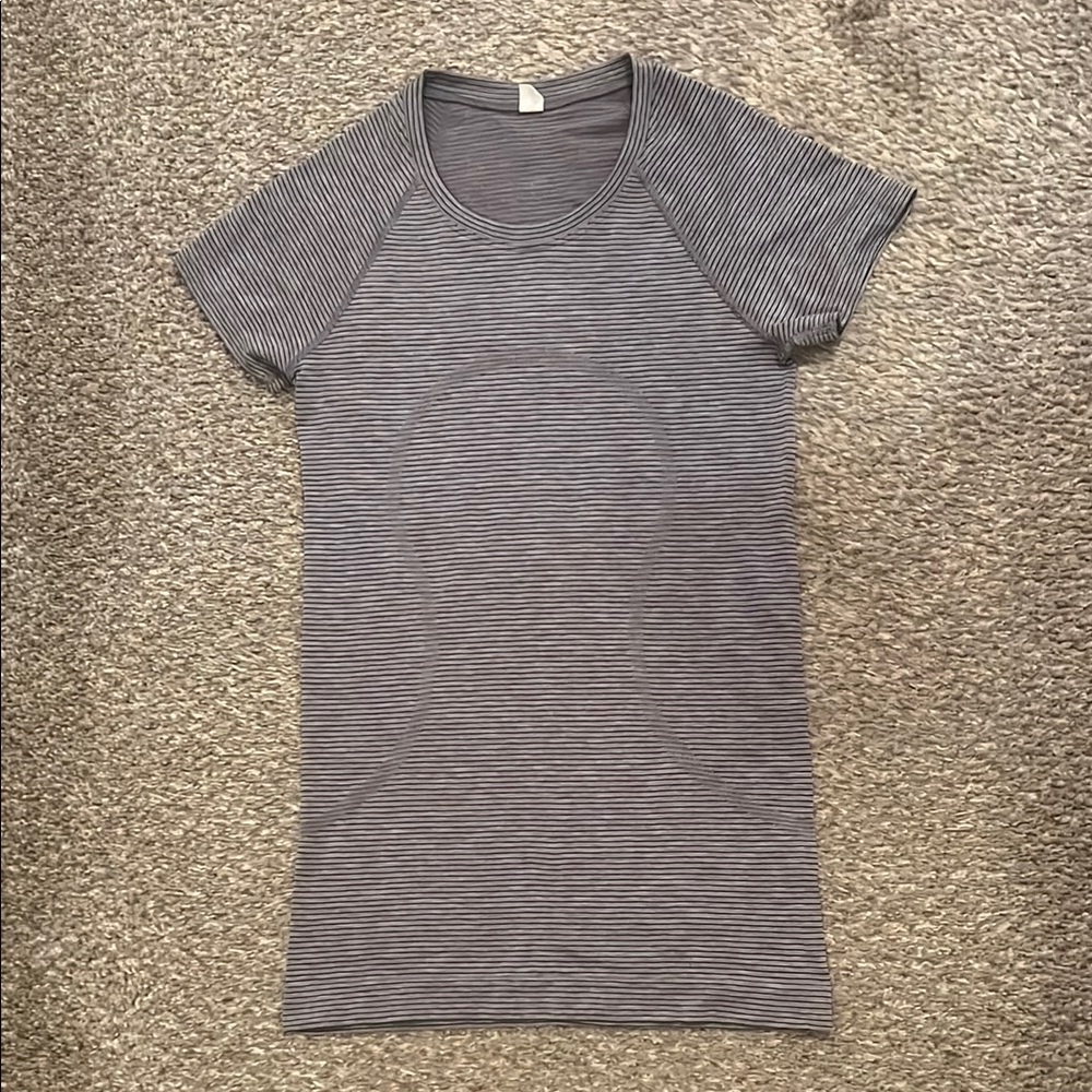 Lululemon swiftlytech shirt. 4
